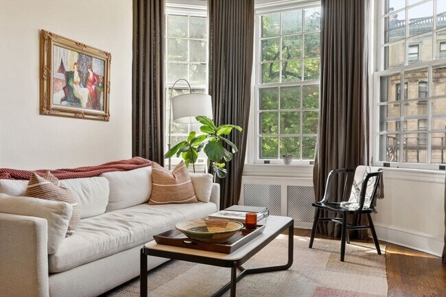 Building Photo - 371 Beacon St