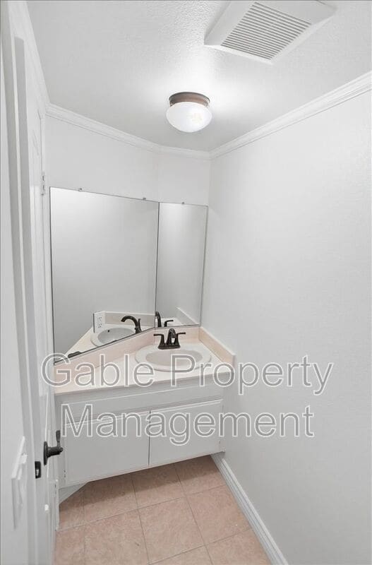 Building Photo - 28012 Florence Ln