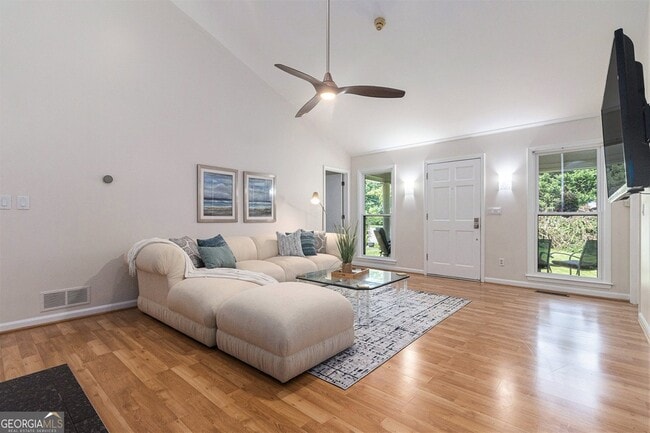 Building Photo - 1402 McLendon Dr
