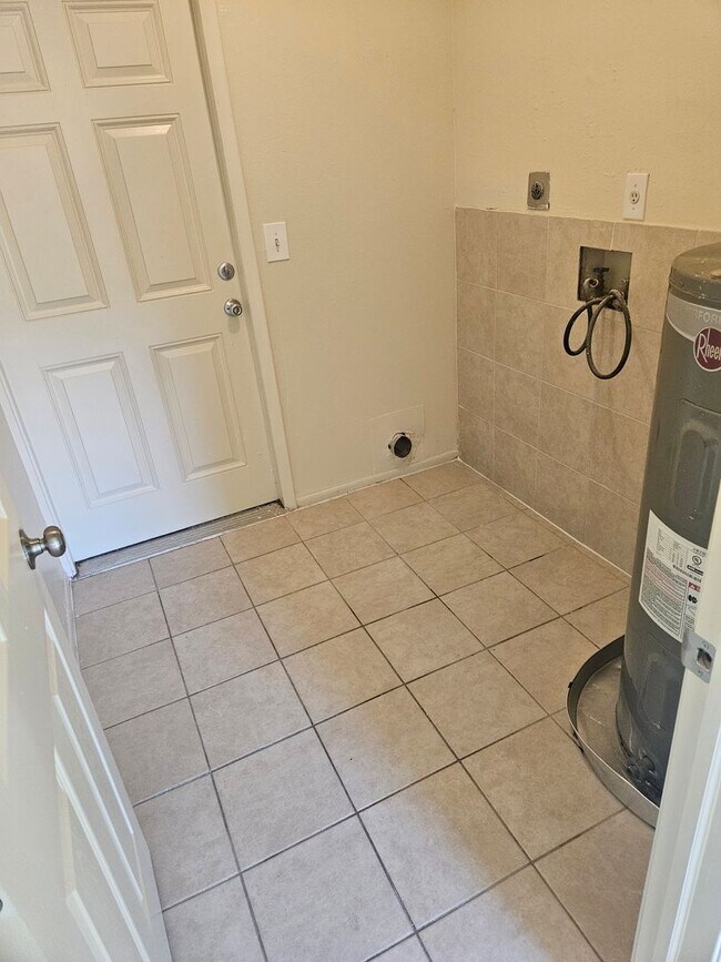 Building Photo - 3/2 DUPLEX
