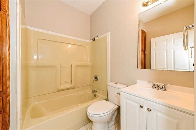 Building Photo - 118 Clarin Way
