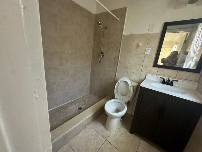 Building Photo - 713 NE 3rd St