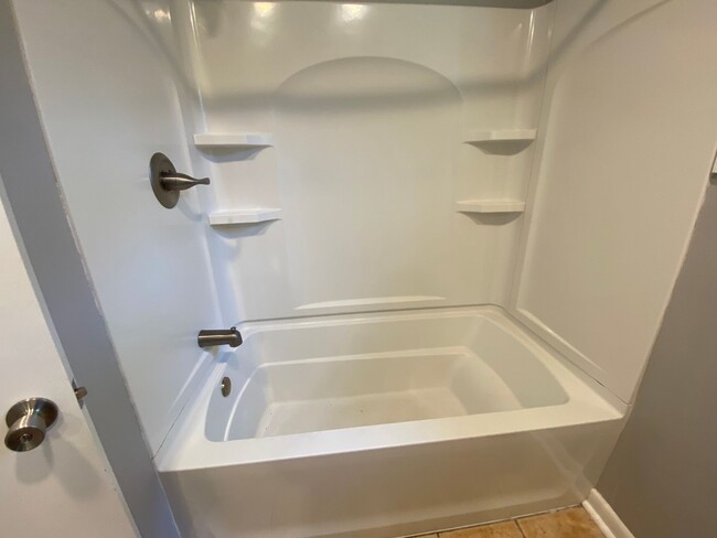 Building Photo - Charming Updated Mid-Century in Fayettevil...