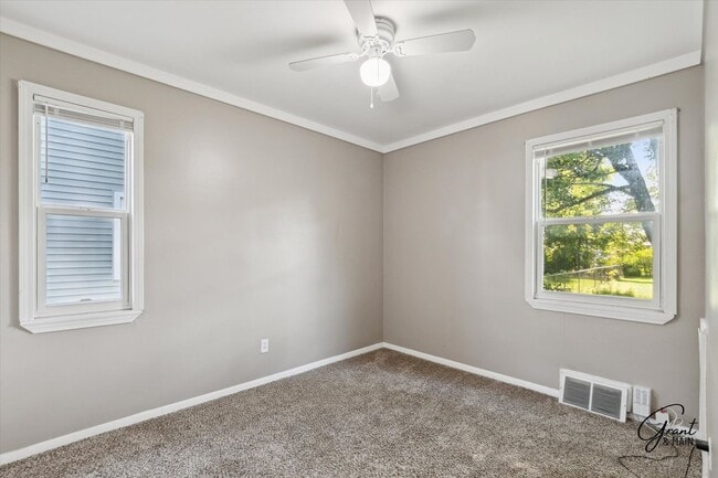 Building Photo - $1400 3 bedroom bungalow