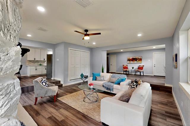 Building Photo - 1425 Oakhill Dr