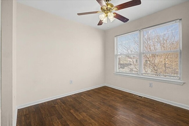 Building Photo - 511 S 6th St