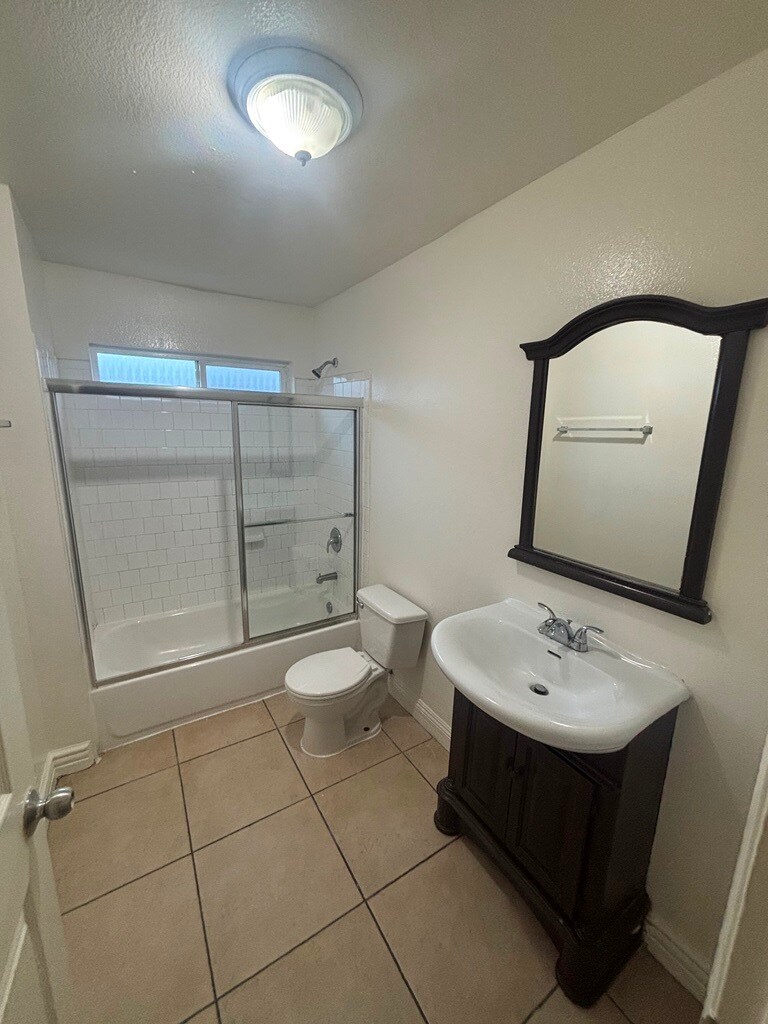 Building Photo - 116 E 82nd St