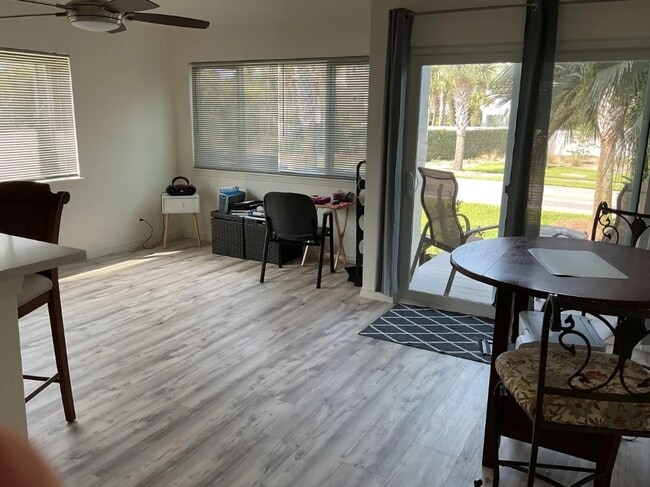 Building Photo - 485 Gulf Shore Dr