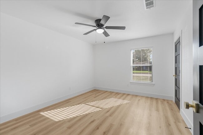 Building Photo - 5219 Cosby St