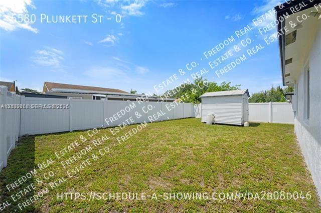 Building Photo - 5580 Plunkett St