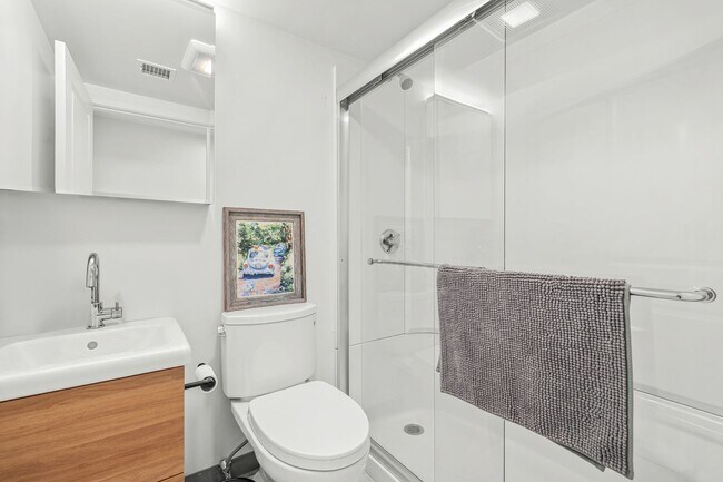 Building Photo - Great 1 Bed with Washer and Dryer in Unit! (Allston) WiFi Included