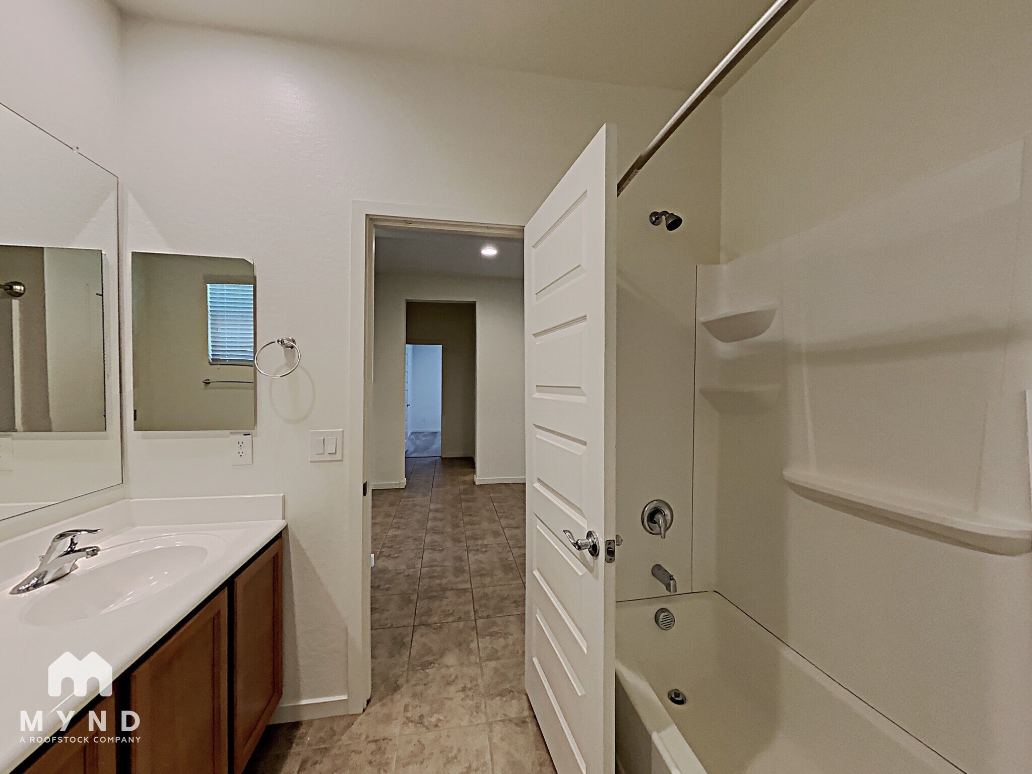 Building Photo - 565 W Tallula Trail