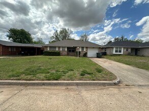 Building Photo - 3 Bed, 1.5 Bath, 1 Car garage