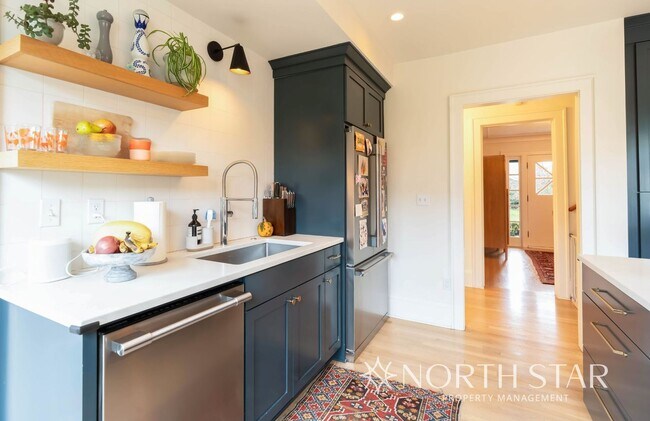 Building Photo - Classic Portland Home Heart of Irvington