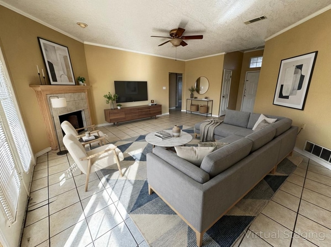 Building Photo - 2402 Simone Dr