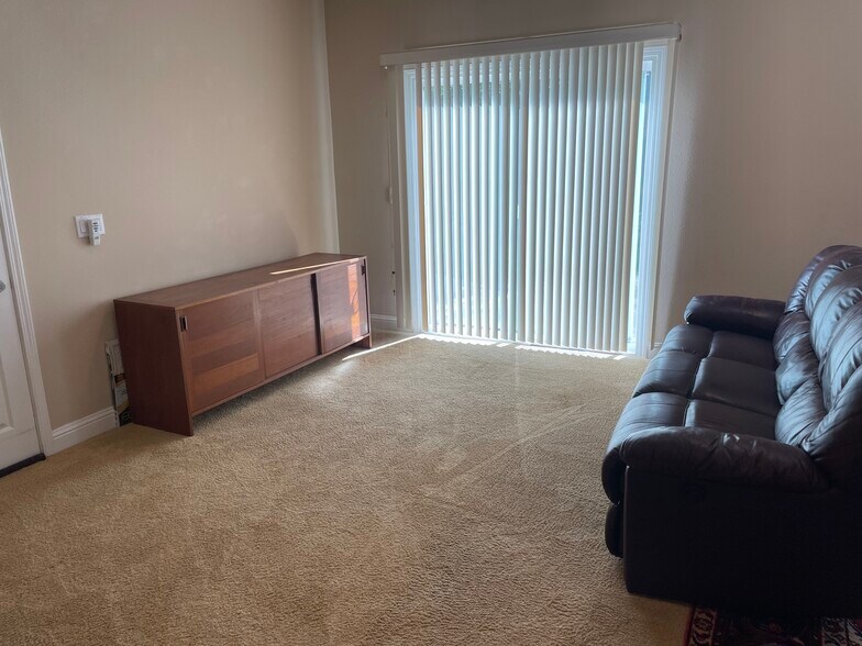 Main area - 4313 Kentwood Ln