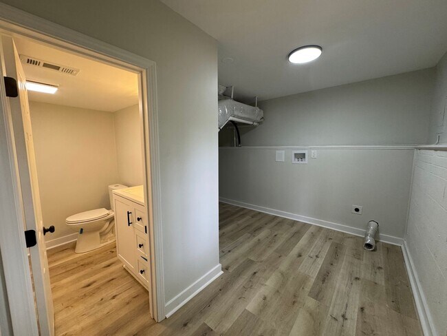 Building Photo - $2,195/month | 4 Bed | 2.5 Bath | 2,046 Sq Ft