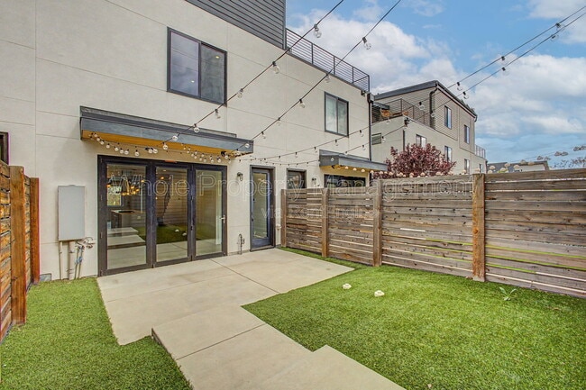 Building Photo - 4339 Kalamath St