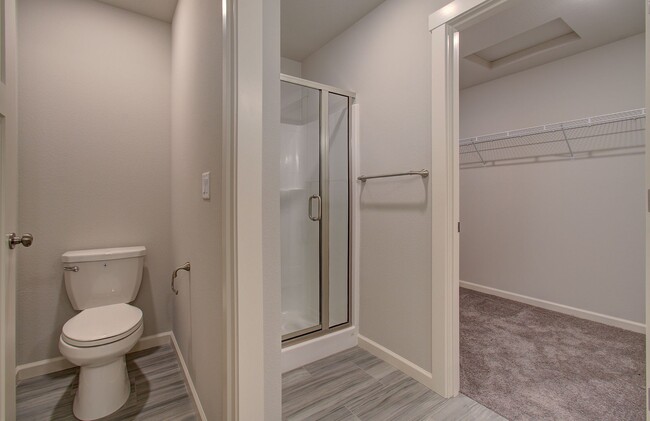 Building Photo - Immaculate Ridgefield Townhome