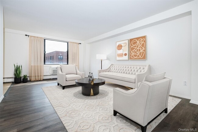 Building Photo - 7 Lake St