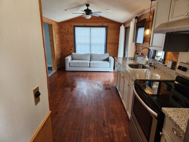 Building Photo - $1,100 - 2 Bedroom / 1 Bath Unfurnished Log Cabin Near Cherokee