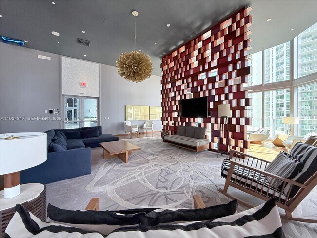 Building Photo - 1300 Brickell Bay Dr