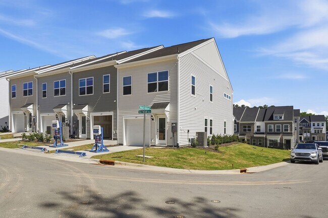 Building Photo - BRAND NEW TOWNHOME-9 FOOT CEILINGS-TWO CAR GARAGE-POOL COMMUNITY