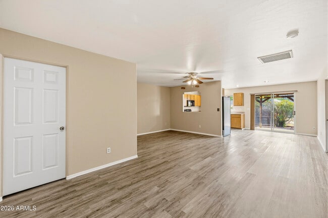 Building Photo - 7131 E Thrush Ln