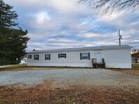 Building Photo - Ready to Move in!