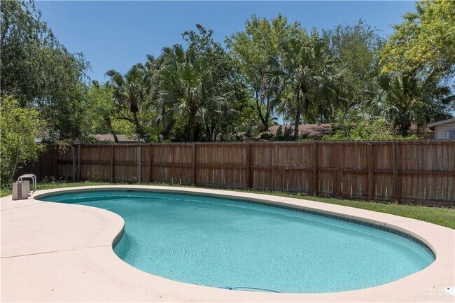 Building Photo - 23 Ulex Ave