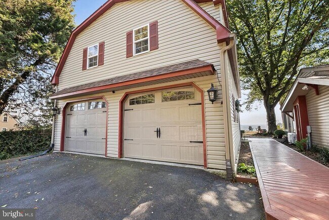 Building Photo - 1348 Carpenters Point Rd