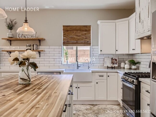 Building Photo - 29683 N 69th Dr