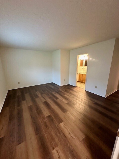 Building Photo - 2184 Hedgerow Road