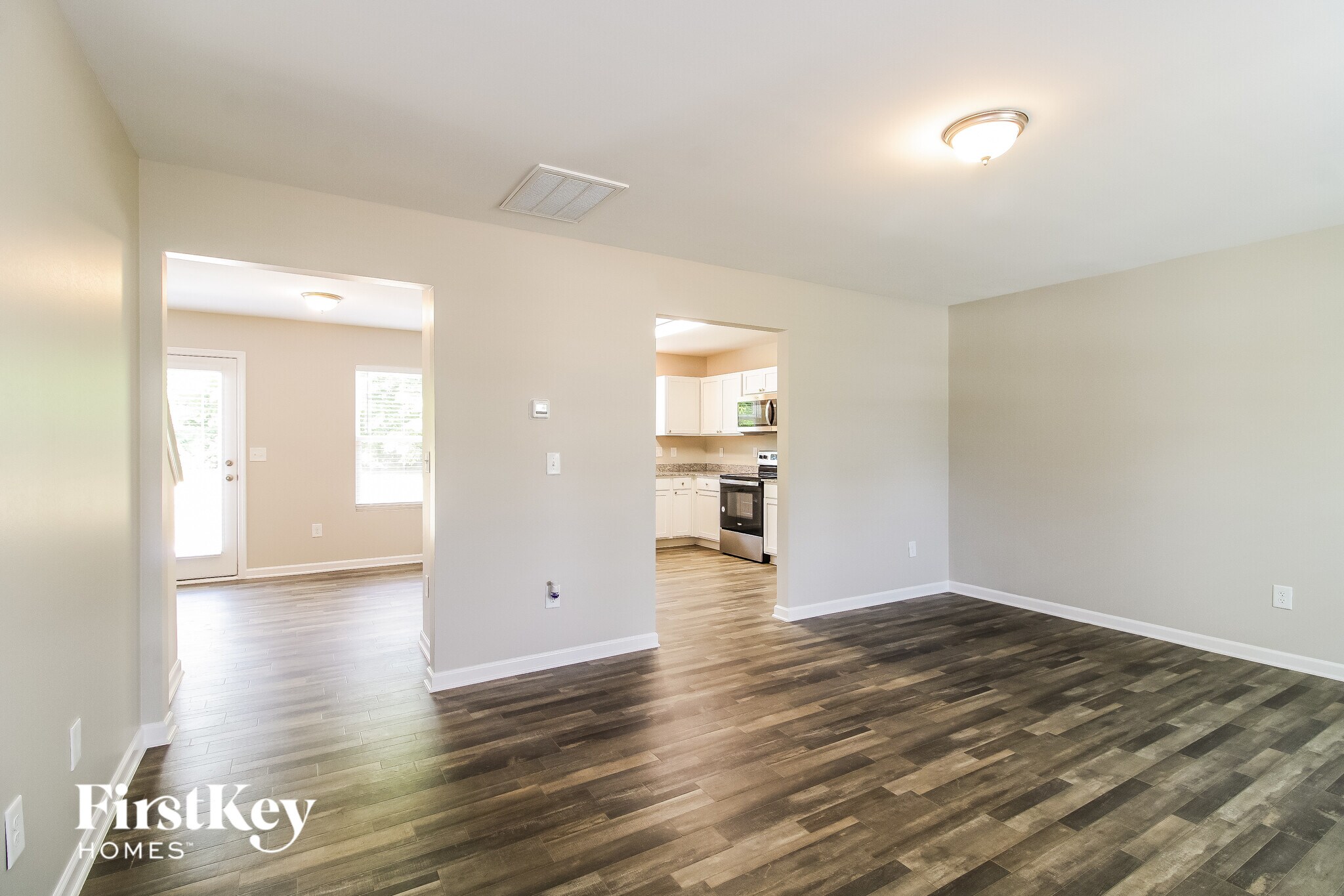 Building Photo - 206 Glenoaks Dr