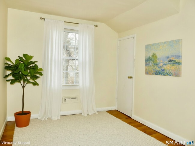 Building Photo - 12 W Rocks Rd