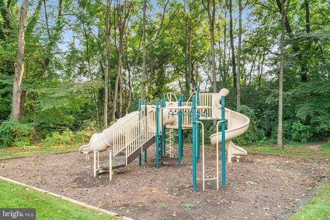 Building Photo - 6137 Leesburg Pike