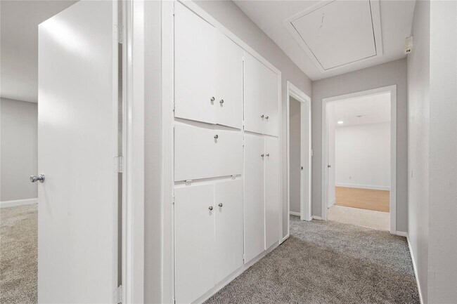 Building Photo - 6007 Claridge Dr