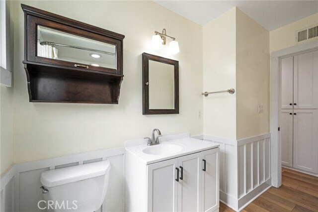 Building Photo - 413 N Paulina Ave