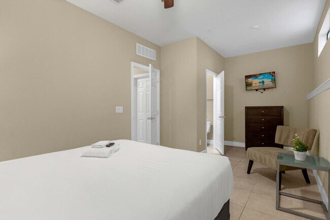 Building Photo - 14545 Damai Ln