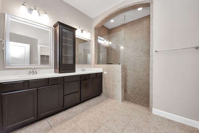 Building Photo - 8114 Silverspot Ln