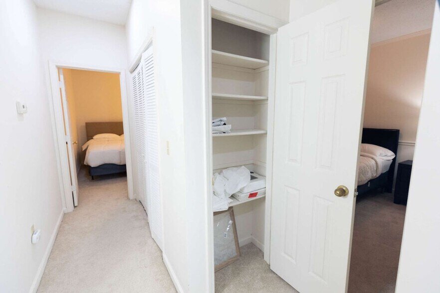 Building Photo - 126 Sterlingdaire Dr