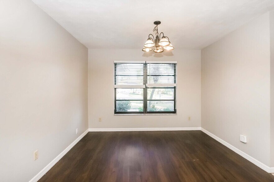 Building Photo - 1432 SE 17th Terrace