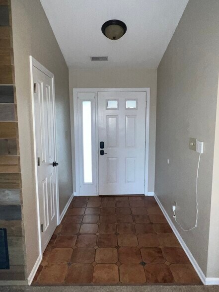 Front door entrance - 227 Lakemoore St