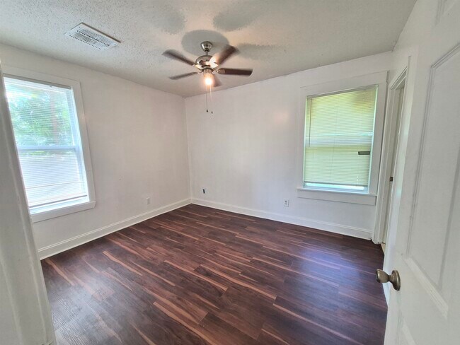 Building Photo - 1074 Palmetto Ave