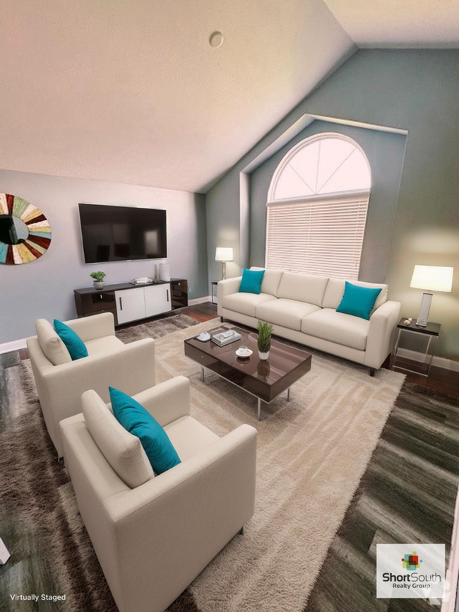 Building Photo - 3 bed 2 bath house right next to South Chr...