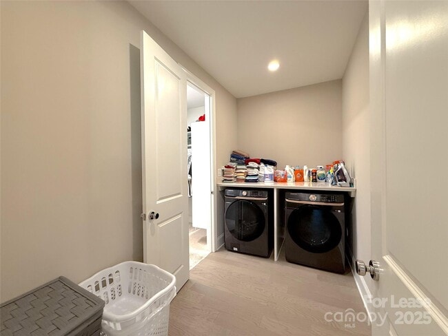 Building Photo - 3066 Belden Dr