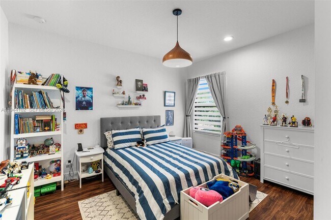 Building Photo - 10185 Cameilla St