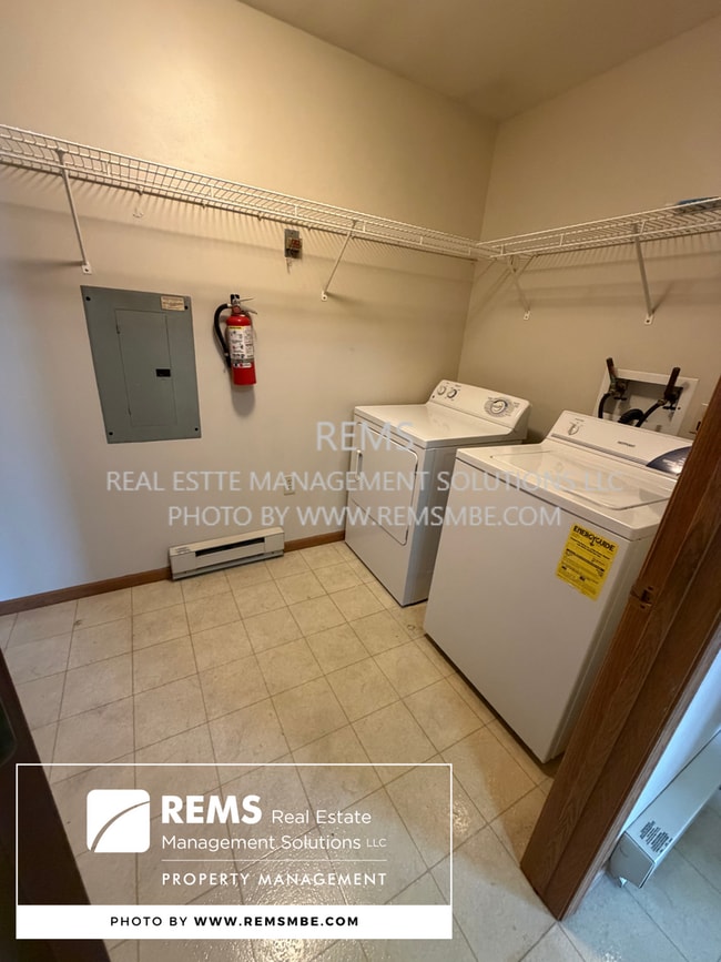 Building Photo - 703 4th St