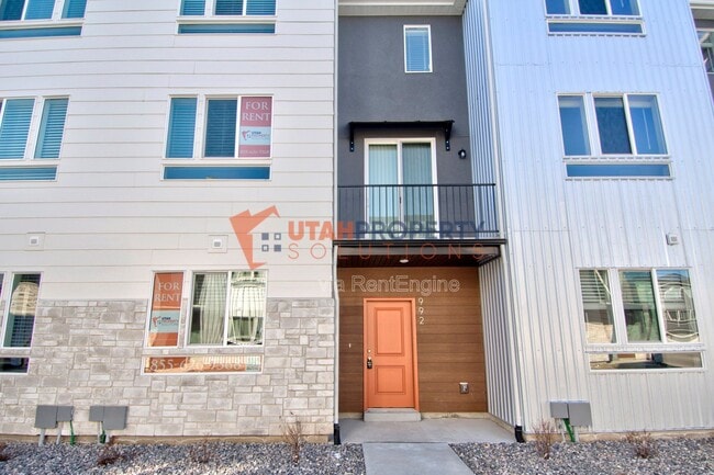 Building Photo - 992 W 380 S
