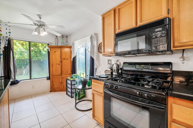 Building Photo - 75355 Santa Fe Trail